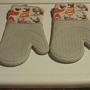 Cuisinart Gray Patterned Oven Mitts